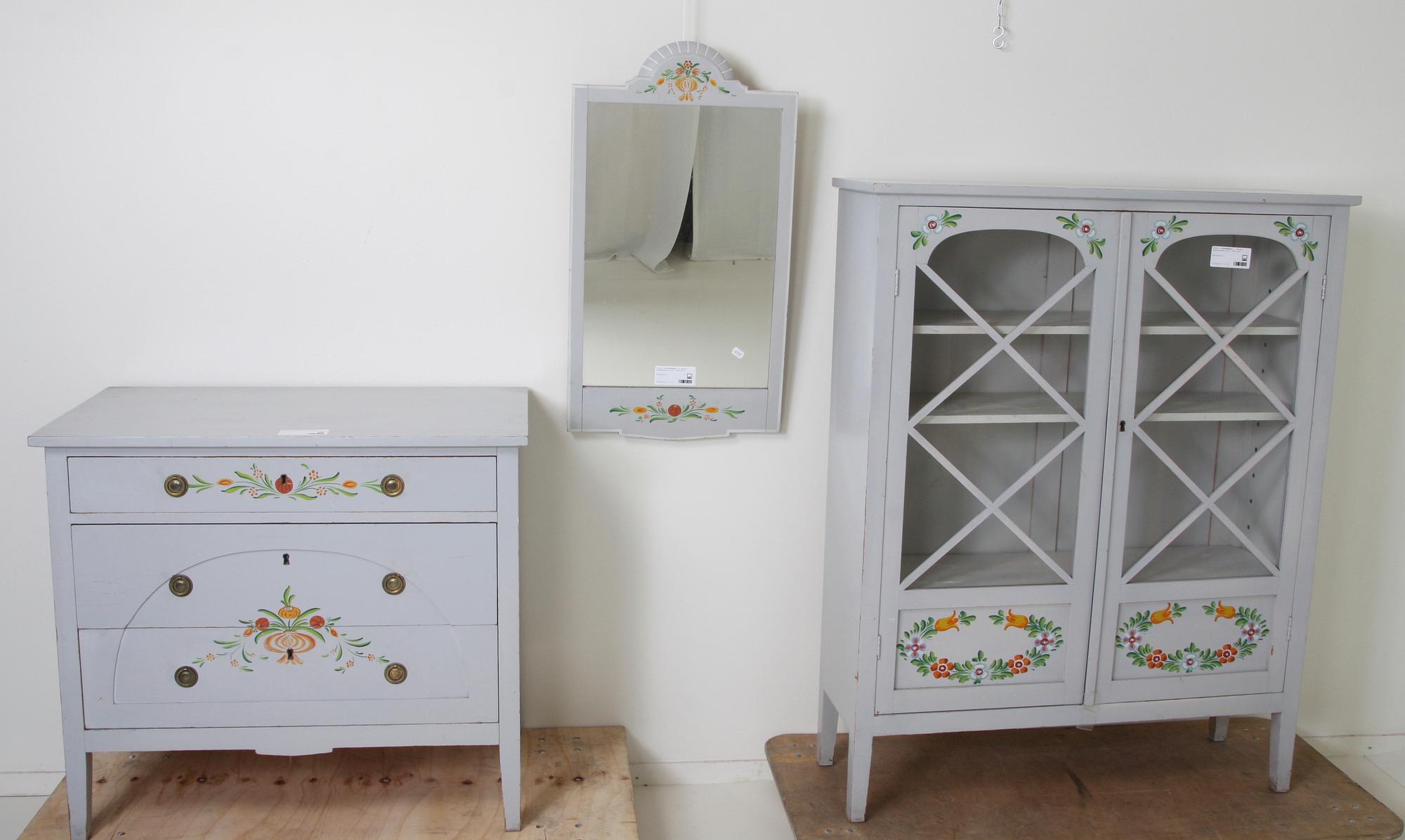 SOVRUMSMÖBEL, 3 delar, gustaviansk stil, 1900-tal.