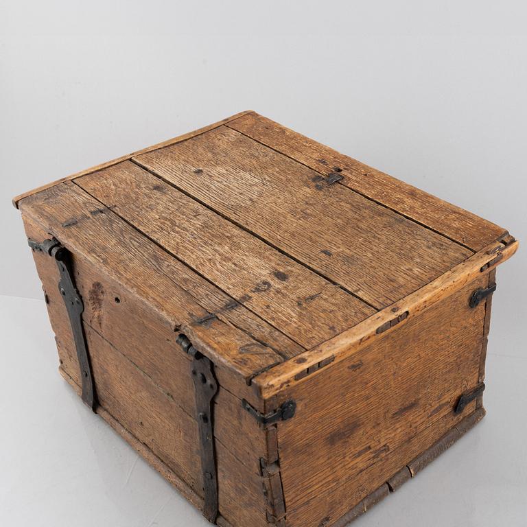 A box, 18th/19th century.
