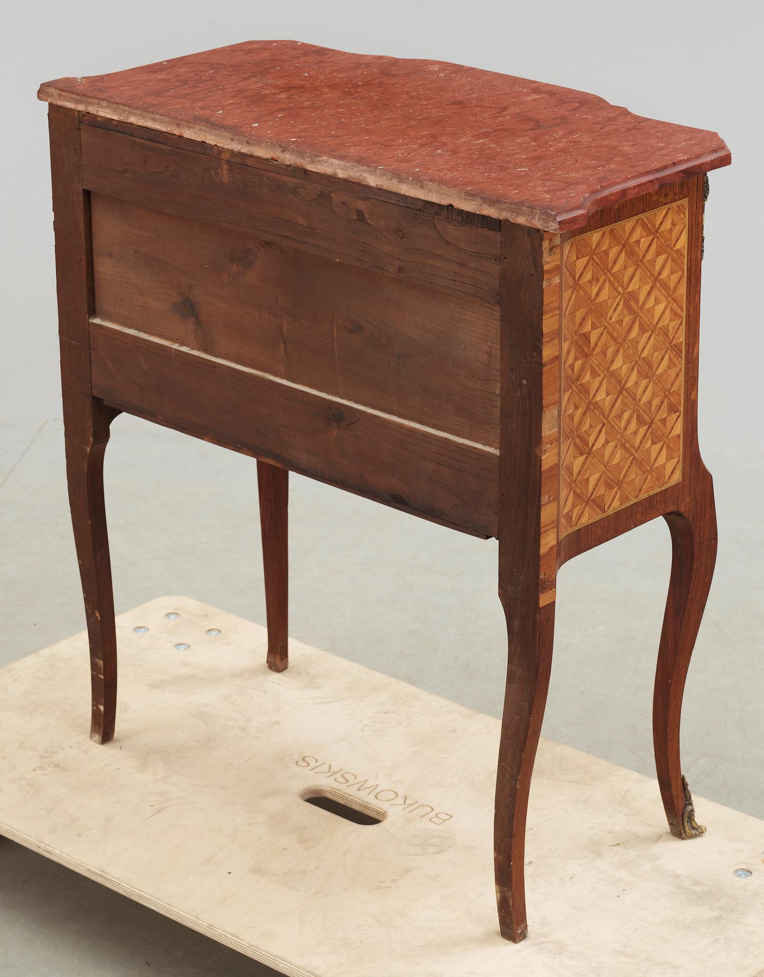 BYRÅ, Louis XVI-stil, 1900-tal.