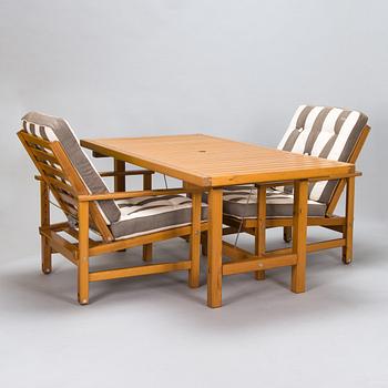 Elsa Stackelberg, a garden table and a pair of garden chairs, Fri Form, Edsbruk, Sweden, late 20th century.