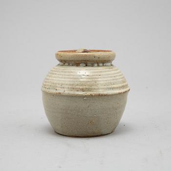 Tatsuzō Shimaoka, a stoneware urn with cover, Japan.