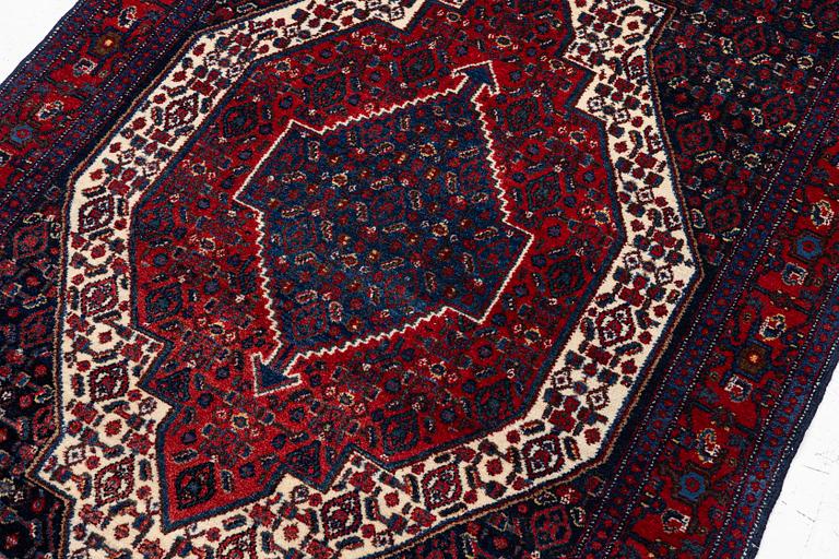 A Senneh rug, c. 160 x 117 cm.