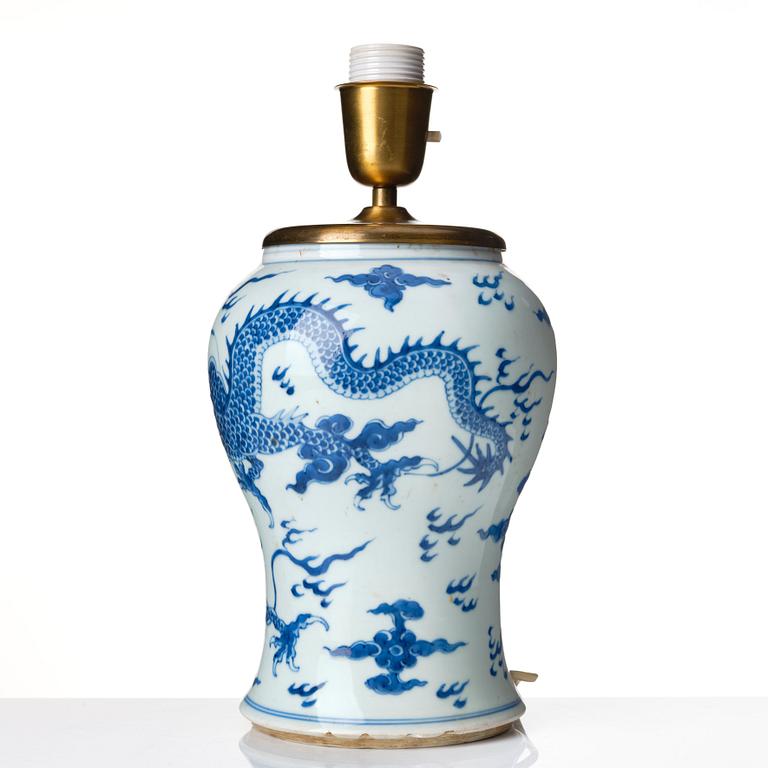 A blue and white Transitional vase, 17th Century.