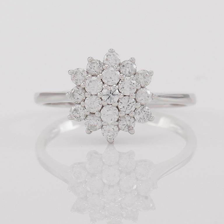 RING, 18K vitguld och diamanter tot ca 0.61 ct.
