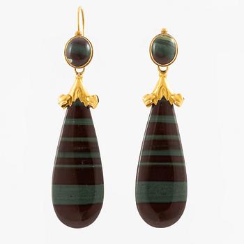A pair of earrings 18K gold and quartz.