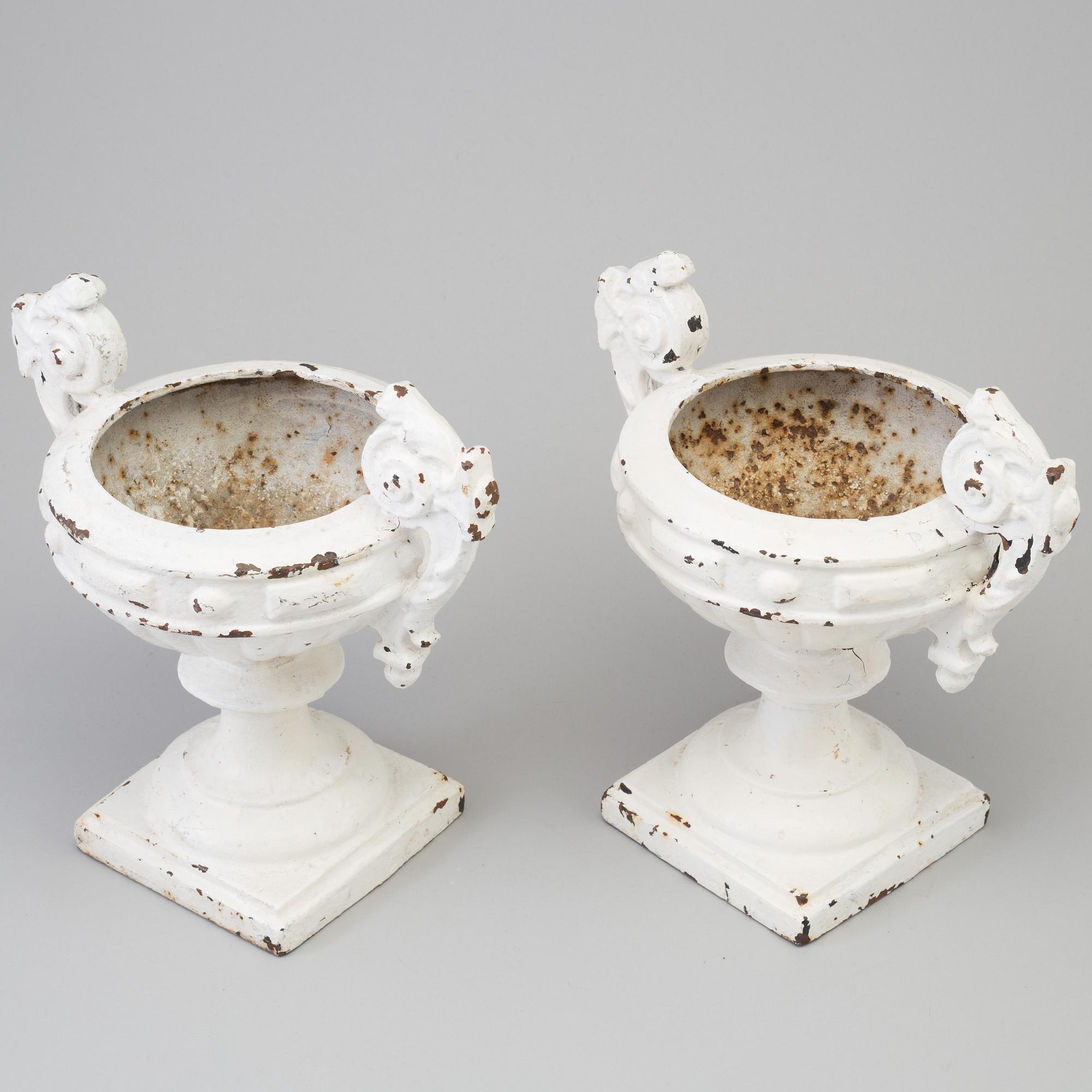 TRÄDGÅRDSURNOR, ett par, 1900-talets början.