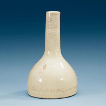 1411. A qing bai vase, 18th Century.