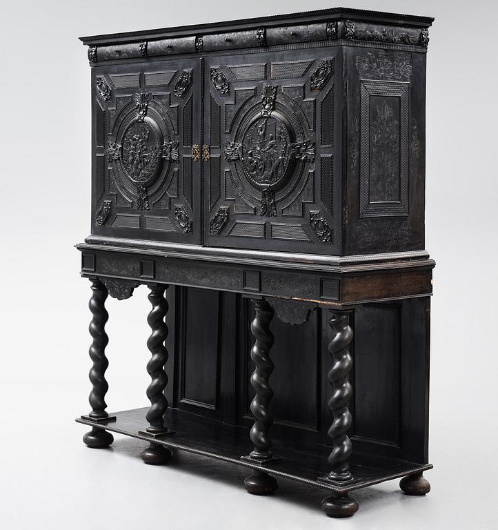 Det Bondeska Skåpet, sannolikt Paris, 1600- samt 1800-tal, Louis XIV och Louis XIV-stil.
