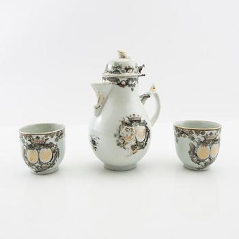 Jug with lid and cups 2 pcs China Yongzheng (1723-35) porcelain.