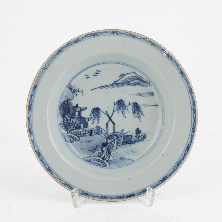 Seven pieces of blue and white porcelain, China, Qingdynasty, 18th century.