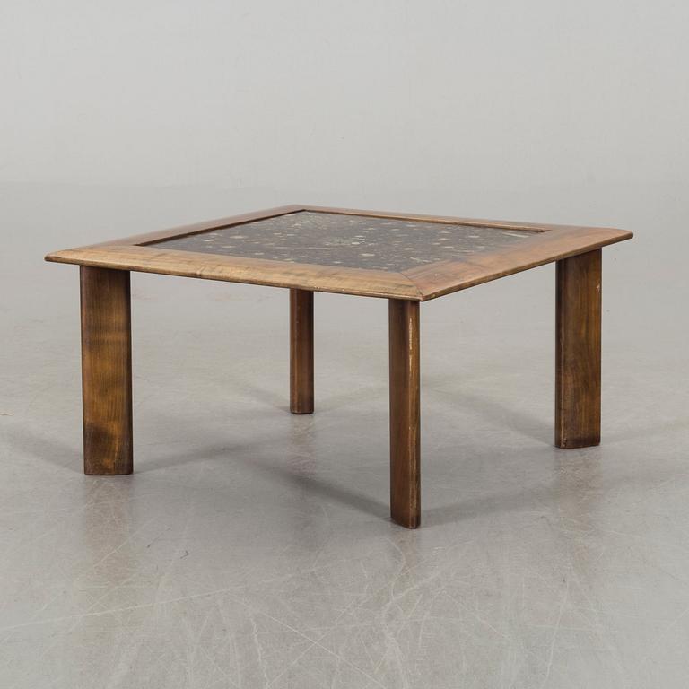 A MARBLE TOP COFFEE TABLE, SECOND HALF OF 20TH CENTURY.