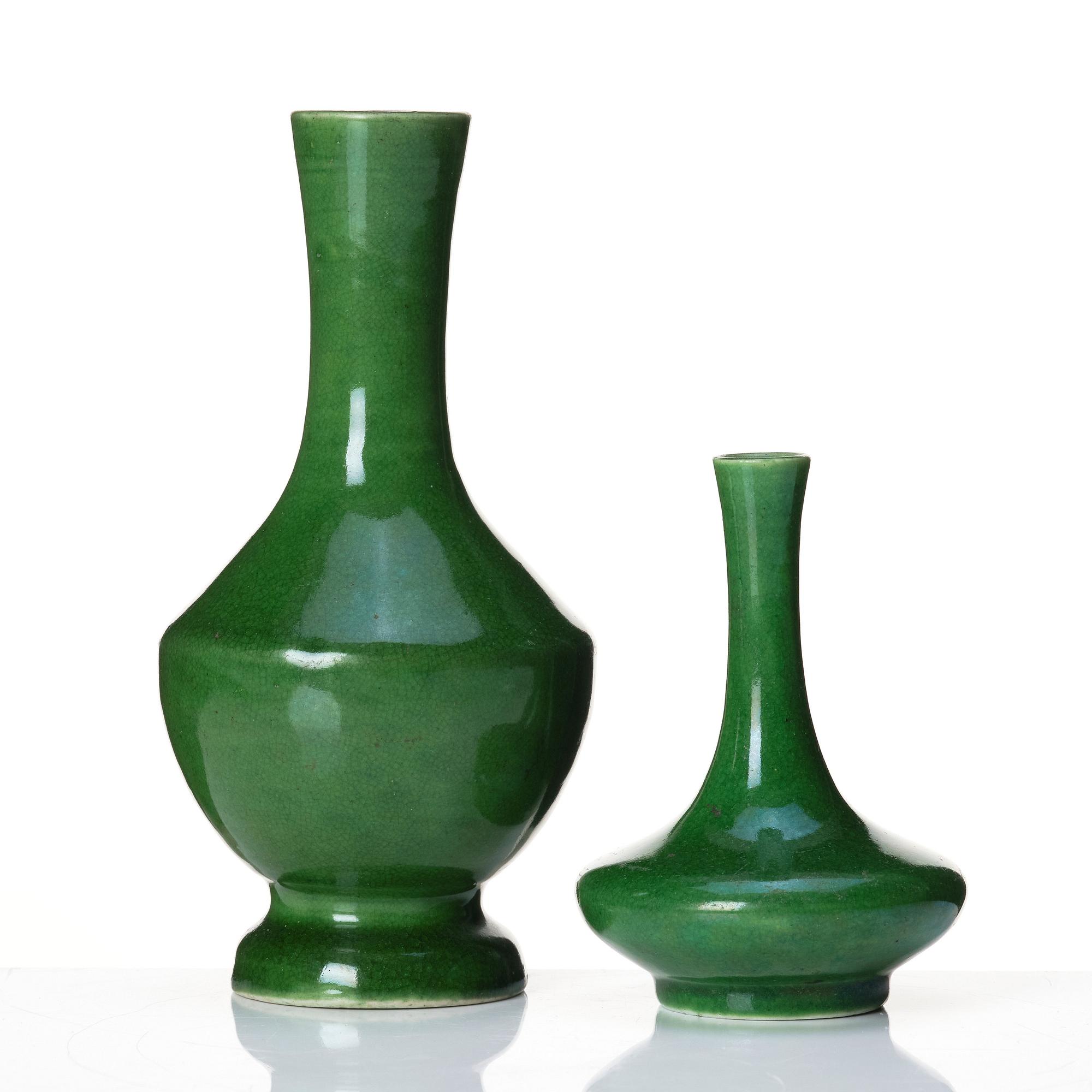 Two green glazed vases, Qing dynasty, 19th century.