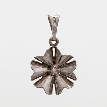 Riipus 18K kultaa, safiireja ja timantteja. Kupittaan Kulta Turku.