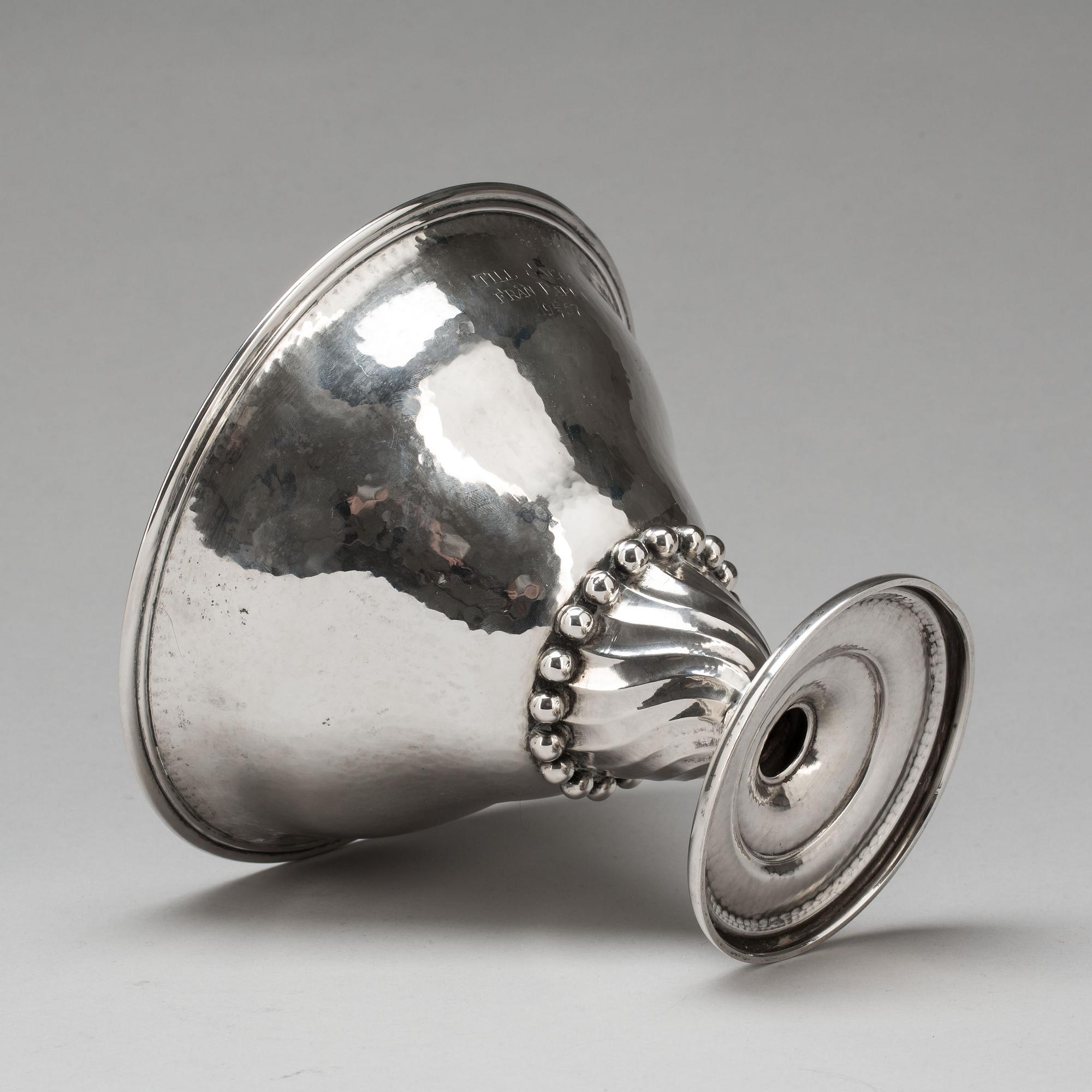 SKÅL PÅ FOT, silver. G F Hallengren, Malmö, 1923. 355g.