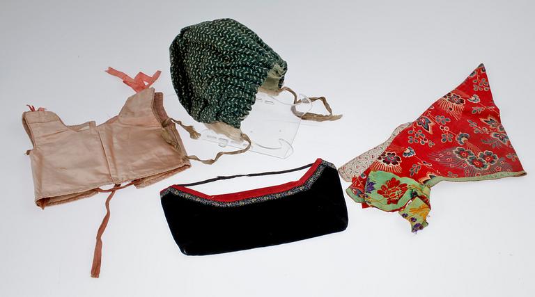 PARTI FOLKDRÄKTSDELAR, 1800-1900-tal.