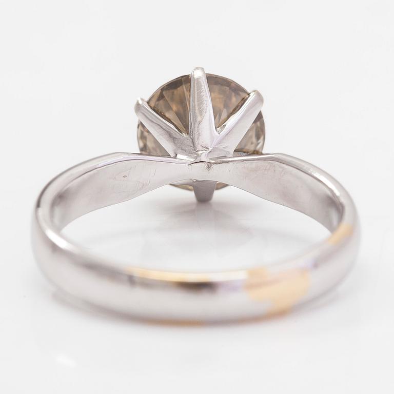 A 14K white gold ring with a brilliant-cut diamond ca. 2.54 ct according to certificate.