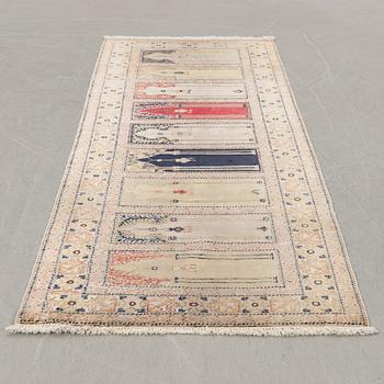 Matta, silke och bomull, ca 235 x88 cm.