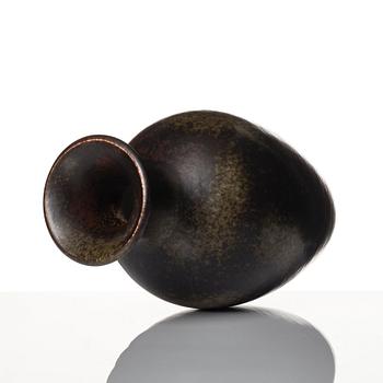 Gunnar Nylund, a stoneware vase, Rörstrand 1950-60s, model AKT.