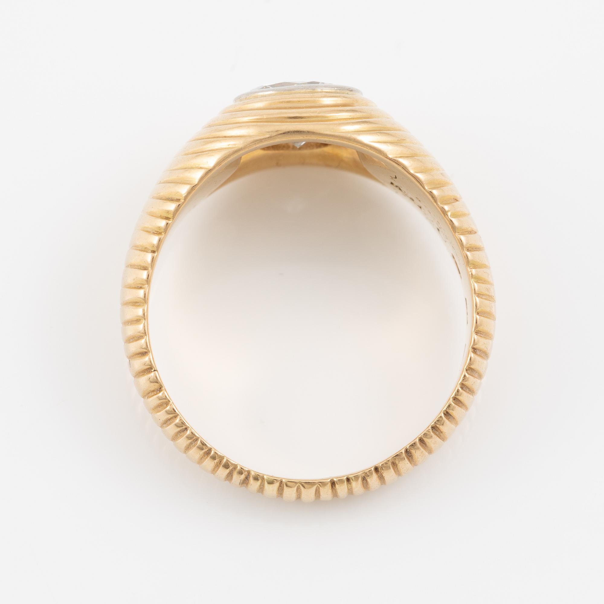 Ring, 18K gold with a round brilliant-cut diamond.