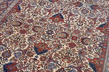 An antique Kashan Dabir of Garrus design, c 319 x 212 cm.