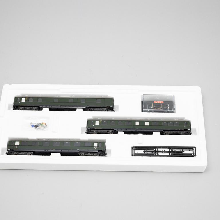 Märklin, electical engines and traincars, H0 in boxes.