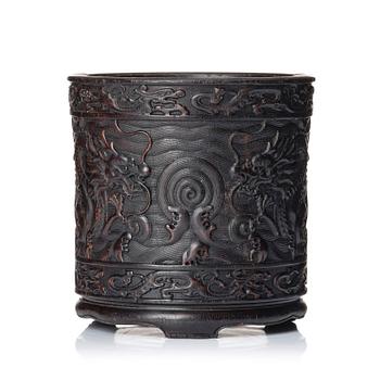 1001. A five clawed dragon brush pot, Qing dynasty.