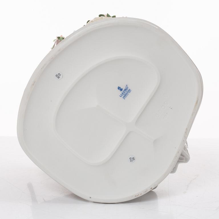 Miguel Angel Santaeulalia, figurin, "Flowers for everyone", Lladró, Spanien.