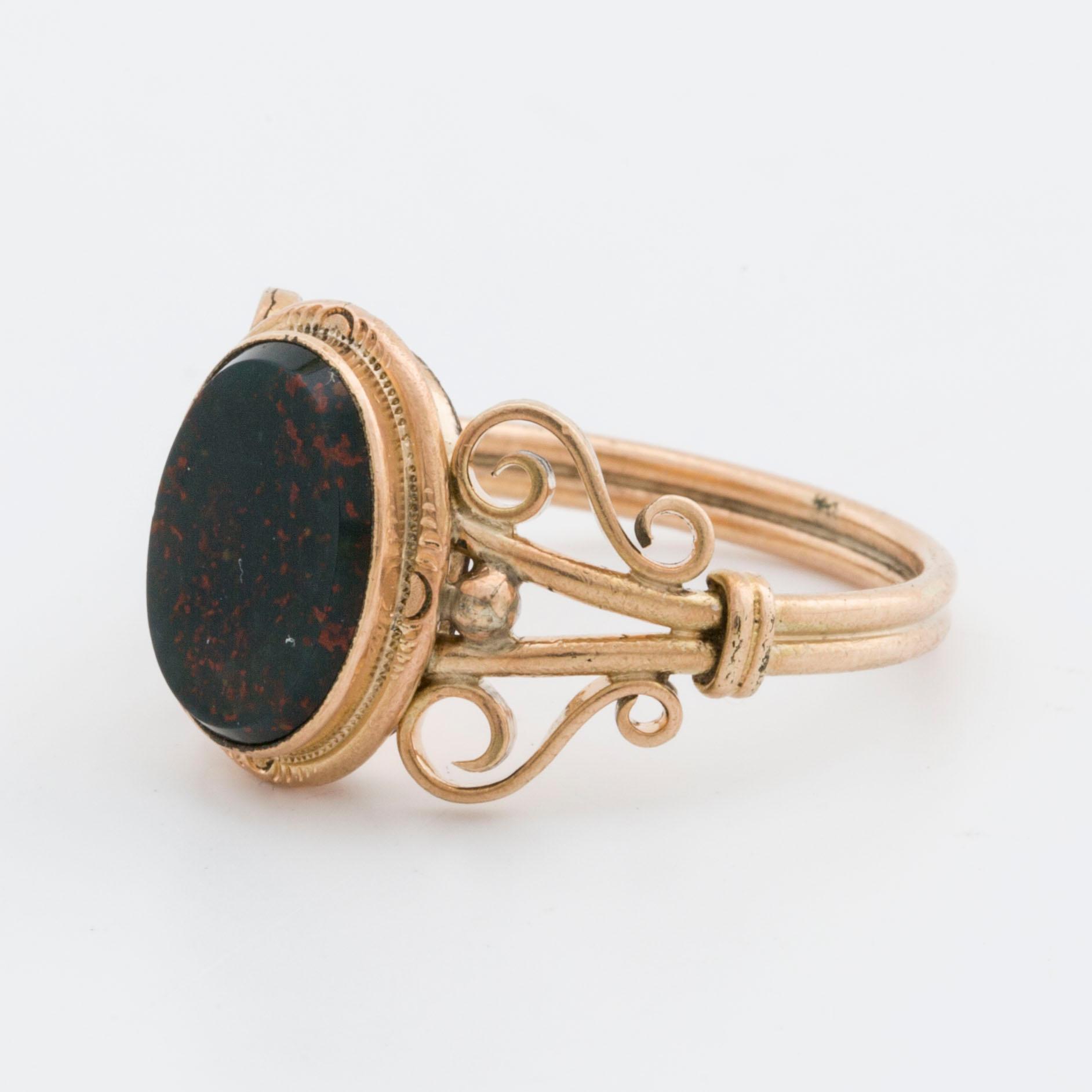 RING, 14K guld m blodsten ca 12 x 8 mm.