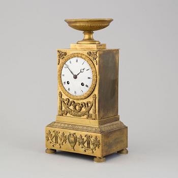 AN EMPIRE MANTEL CLOCK, first half of the 19th century.