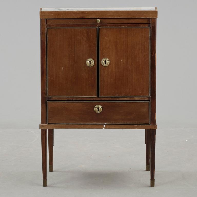 POTTSKÅP, sengustavianskt, tidigt 1800-tal.