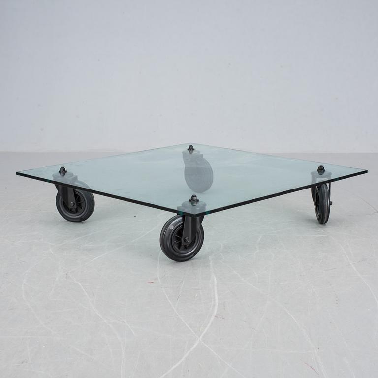 SOFFBORD, "Tavolo con Ruote", Gae Aulenti, Fontana Arte, Italien, etsad signering, formgivet 1980.