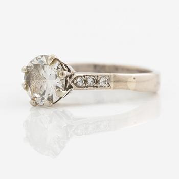 Ring in 18K white gold set with a brilliant-cut diamond.
