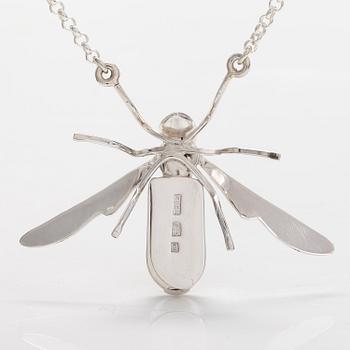 KAULAKORU ”Pistiäinen”, sterlinghopeaa, dichroiclasia. Ru Runeberg 2019.