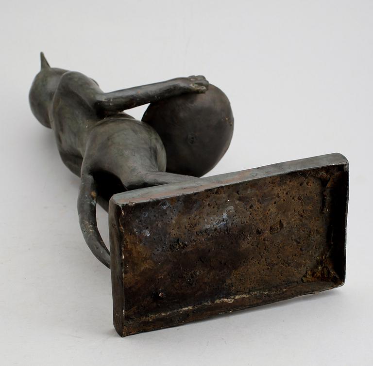 FIGUR, patinerad brons, Ostasien, sent 1900-tal.