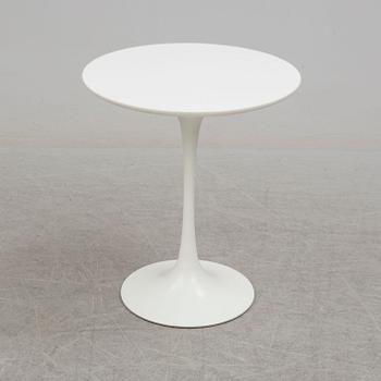 A 'Tulpi' table by Eero Saarinen, Arkana, second half of the 20th century.