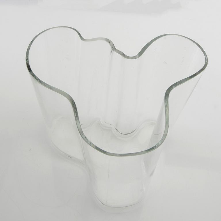 Alvar Aalto, vase model no. 3030 signed Alvar Aalto, Iittala Finland.