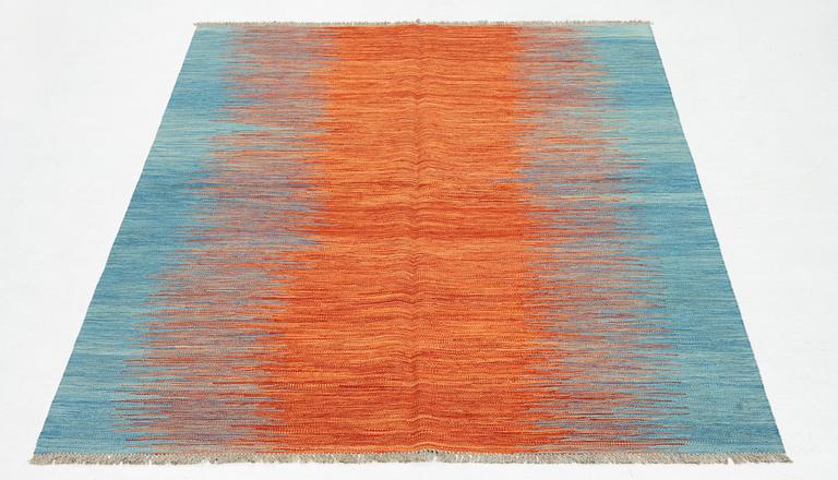 A kilim carpet 244 x 171 cm.