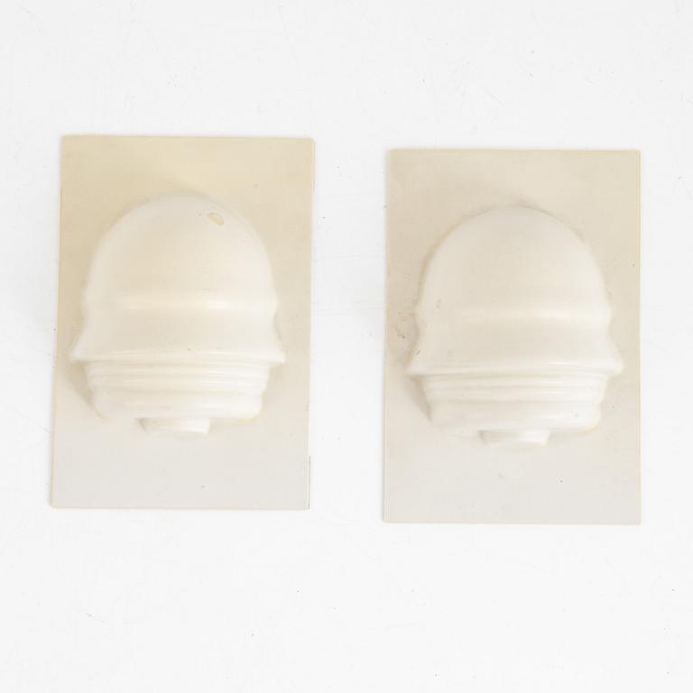 Sivert Lindblom, skulpturer, 5 delar, plast, 3 st stämpelsignerade 1968.