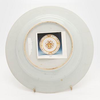 Fat, vapenporslin, Kina. Qing dynastin, Qianlong (1736-95).