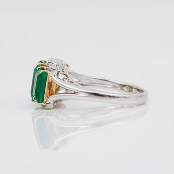 An emerald and brilliant-cut diamond ring. Total carat weight on emeralds 4.04 cts. Carat weight on diamonds 0.14 ct.