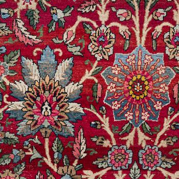 MATTO, a semi-antique Kerman Laver, ca 408,5 x 310 cm.
