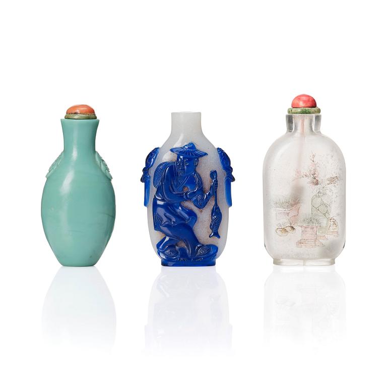 A set of three glass snuff bottles, Qing dynasty.