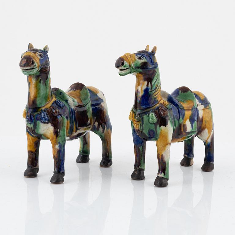 A pair of ceramic horse figurines, China, 20th century.