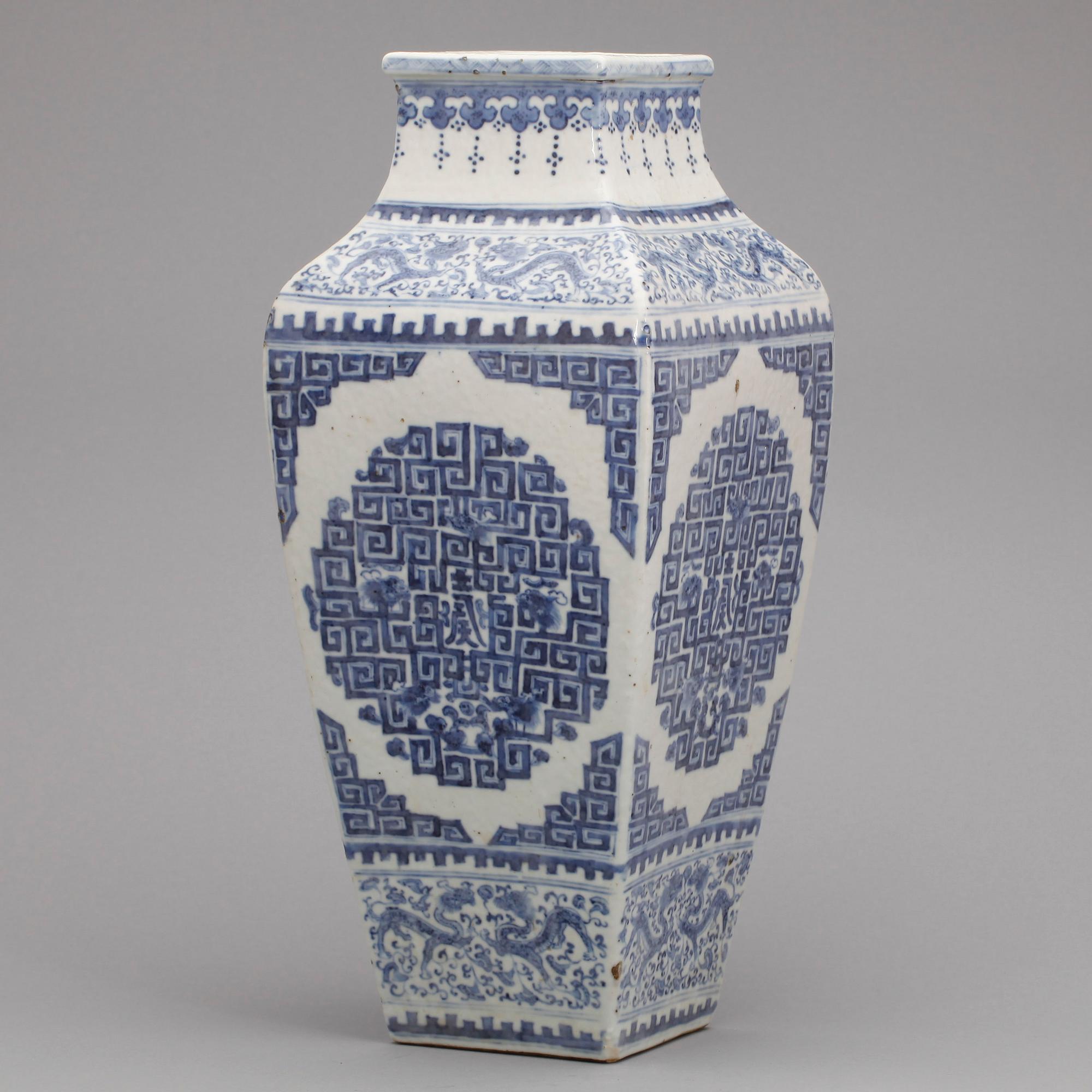 VAS, porslin, Kina, 1800/1900-tal.