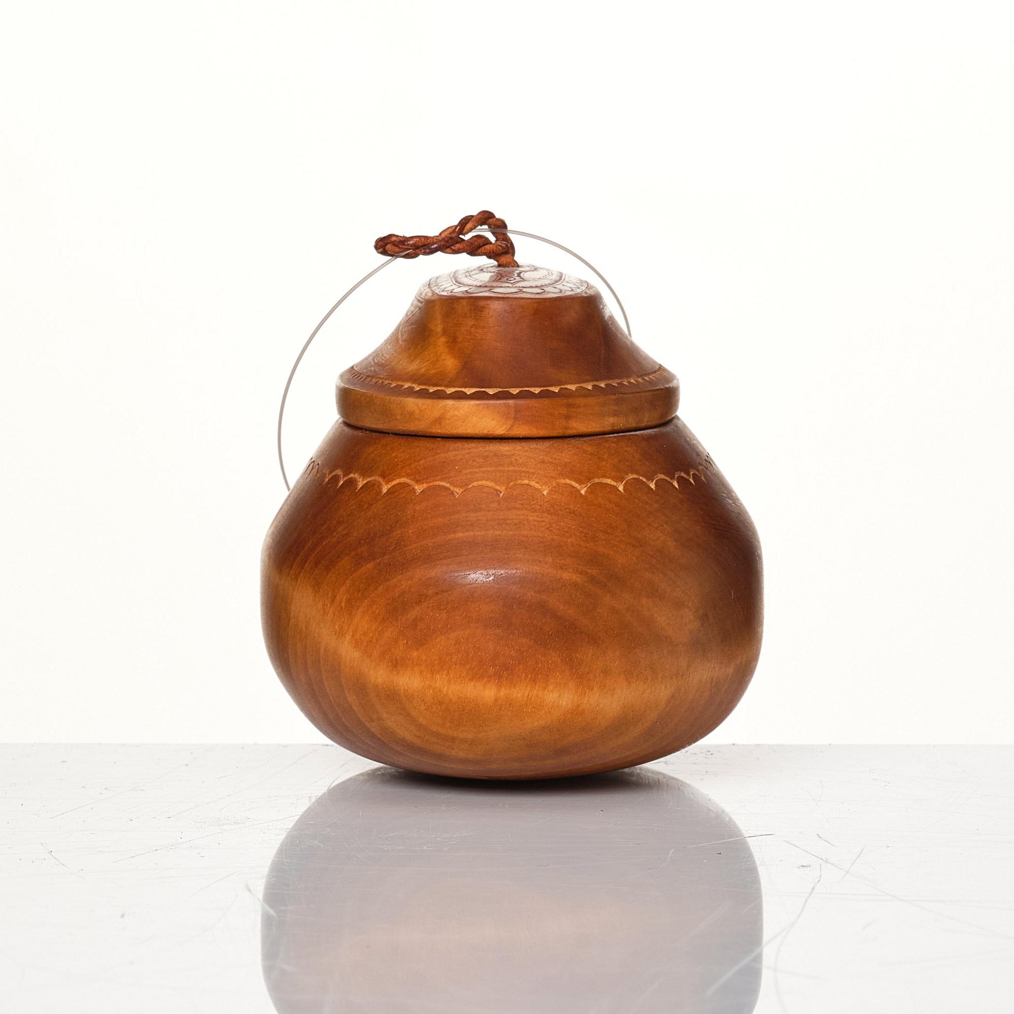 Hans Sunna, a lidded sugar bowl.