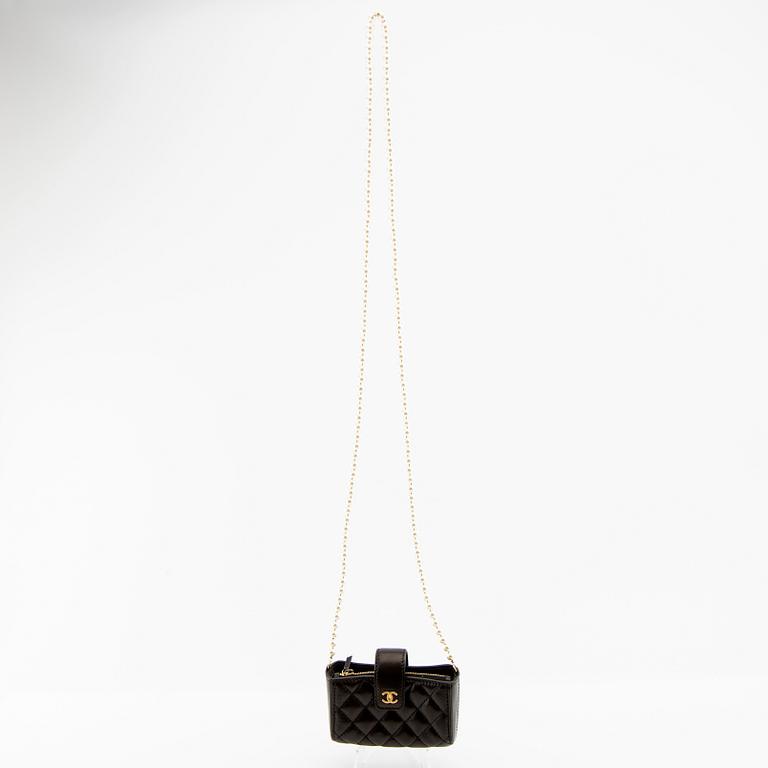 Chanel, Väska Pearl Chain Love Symbols Mini Bag.