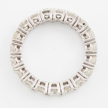 Ring helallians, 18K vitguld med briljantslipade diamanter.