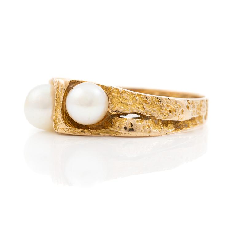 Björn Weckström, ring, "Whisper", "Kuiskaus", 14K gold with two pearls, Lapponia Helsinki 1969.