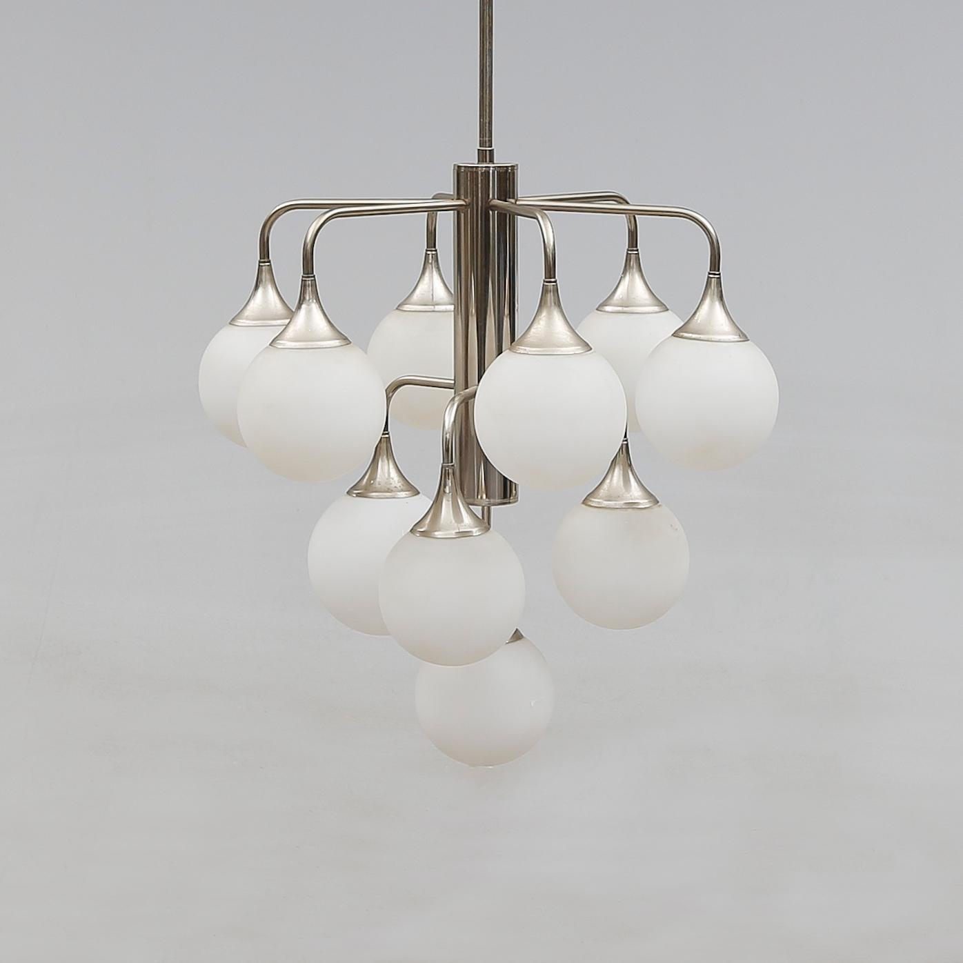 TAKLAMPA, 1900-talets mitt. Höjd 119 cm.