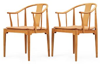 82. HANS J WEGNER, "Kinastolen", ett par, Fritz Hansen, Danmark  1988.